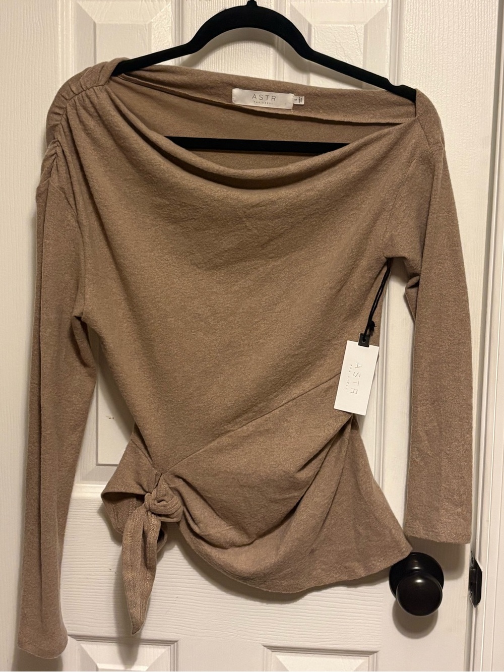 NWT Astr the label Women's Tan Knot-Waist Long Sleeve Top
